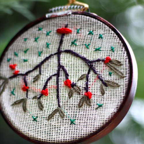 WHOLESALE Simple Embroidered Ornament - Mistletoe