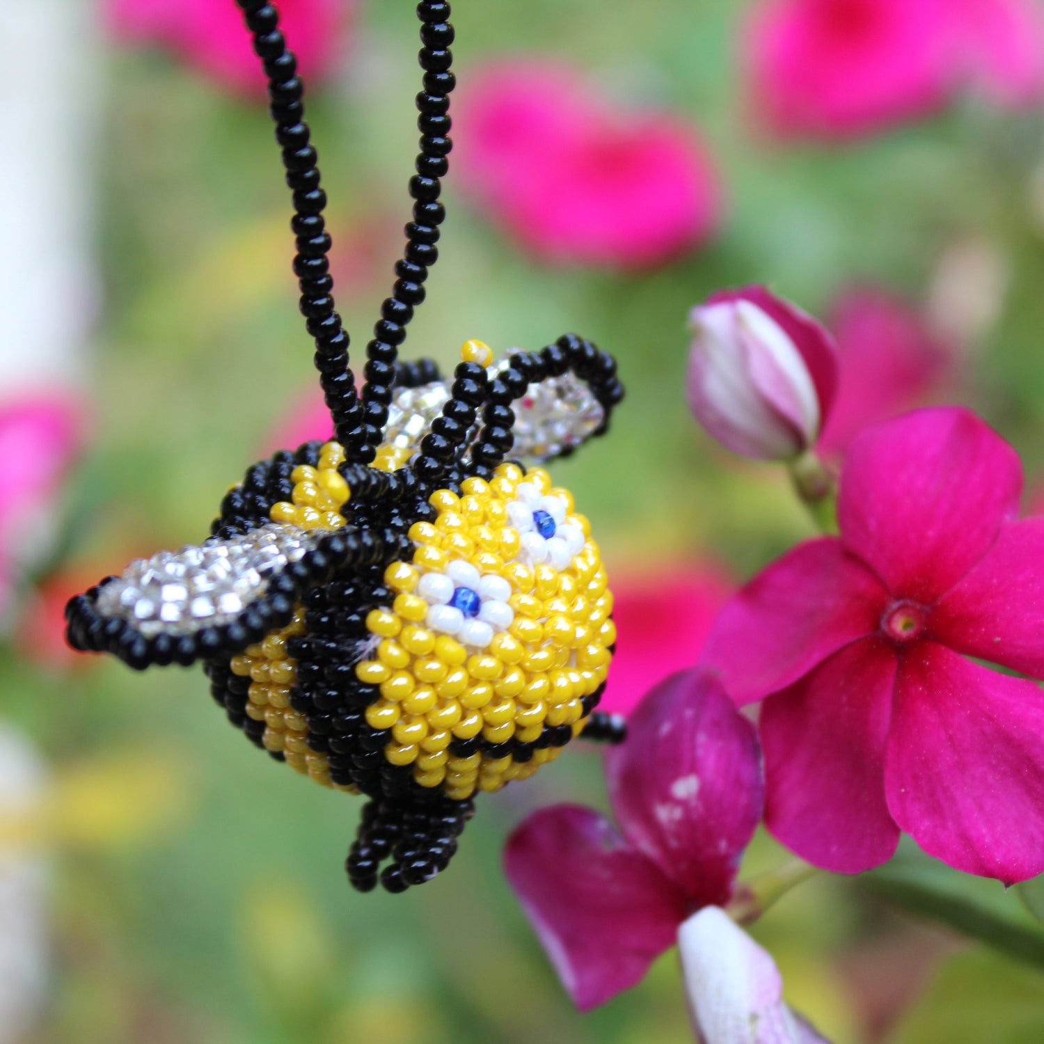 QUICK SHIPPING 📦📩 - Beaded Bee Ornament