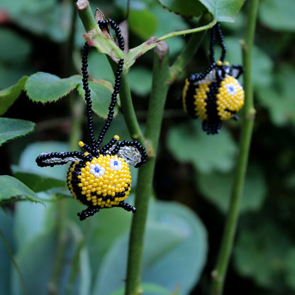 QUICK SHIPPING 📦📩 - Beaded Bee Ornament